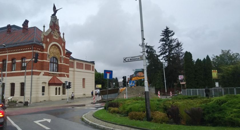 Rozpoczyna się budowa ronda. Plac Mickiewicza będzie zamknięty 