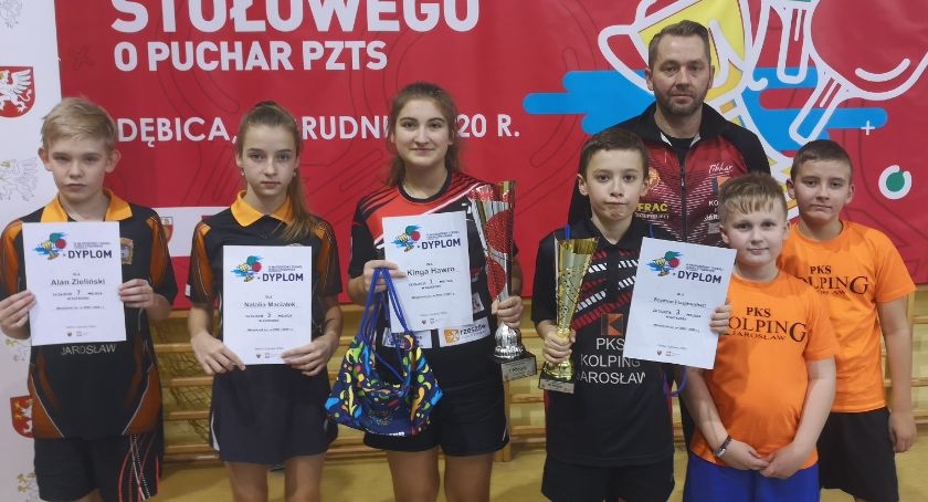  Reprezentacja juniorów na zgrupowaniu w Jarosławiu. Pracowity czas tenisistów stołowych 