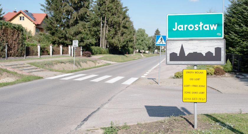 Wyrażam zgodę, aby radni i starosta wydrukowali sobie to zdjęcie i oprawili w ramki – napisał na Facebooku autor tej fotografii Bart Staszewski, aktywista LGBT. 
