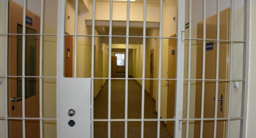 Zatrzymani poszukiwani listami gończymi. 36-latek i 38-latek trafili do aresztu