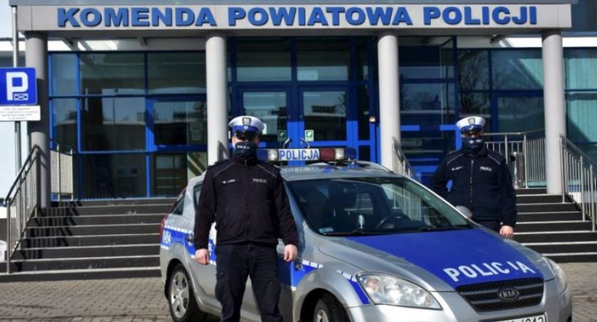 Policjanci pilotowali kobietę podejrzaną o zawał serca