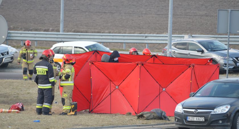 6 osób zginęło, 34 zostały ranne w wypadku autokaru na autostradzie na wysokości Zamiechowa