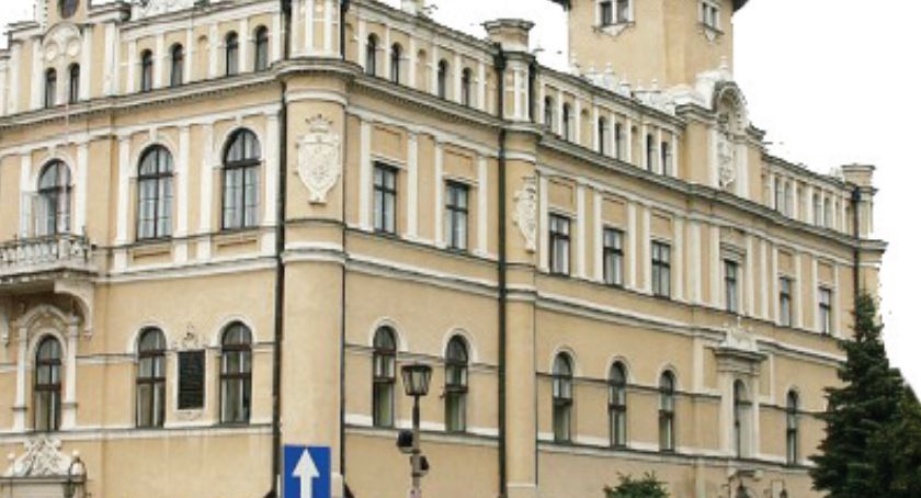  Były podwyżki dla urzędników z ratusza, czy ich nie było? 