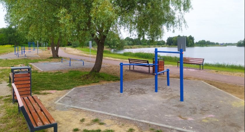Ścieżki, stoły do gry, obiekty do ćwiczeń 