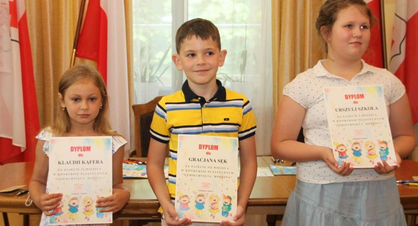 Uśmiechnięta rodzina 2021