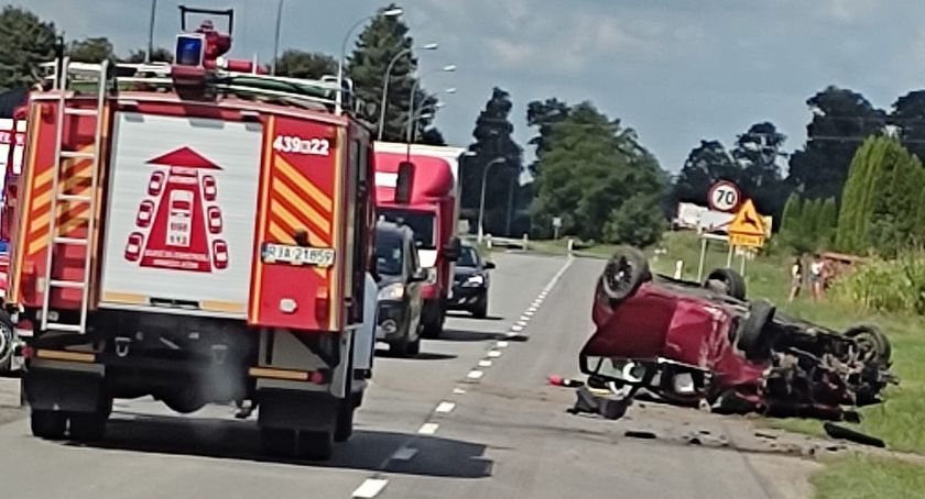 Dachowanie na ulicy Warszawskiej w Wiązownicy