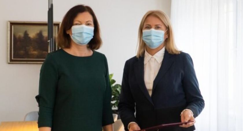 Wojewoda Ewa Leniart wręczyła akt wyznaczenia na komisarza gminy Wiązownica Marii Tabin-Matusz. 