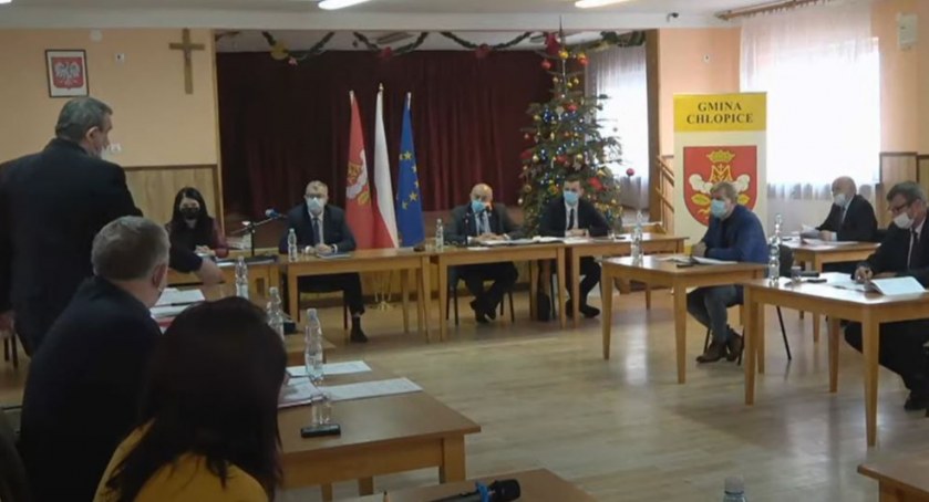 Radny stwierdził na sesji, że ktoś mu coś wsypał do wody. Policja bada sprawę