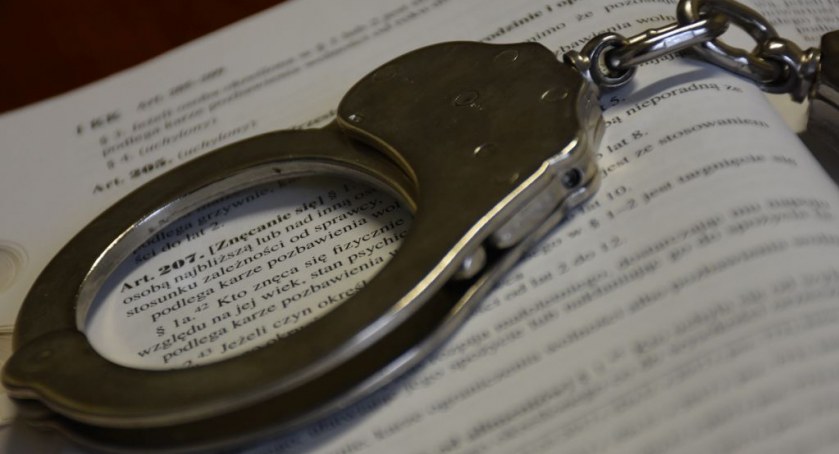 Za przemoc wobec żony musi opuścić mieszkanie 