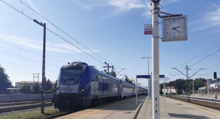 Ogromne opóźnienia pociągów spowodowane awarią. – Rozważmy rezygnację z podróży– apeluje PKP Intercity 