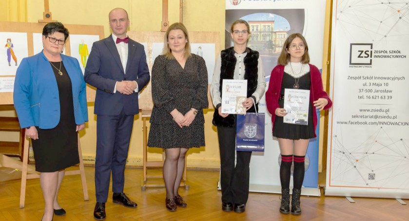 Projektowali awangardowe ubrania. Finał Powiatowego Konkursu Projektowania Ubioru MAGIA  KOLORÓW 2022