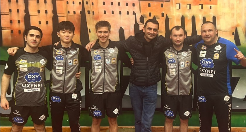 Od lewej stoją: Amirreza Abassi, Woo Hyeonggyu, Alan Kulczycki , Sergey Snitko ( właściciel firmy Elite Tours) Yaroslav Zhmudenko, Kamil Dziukiewicz.