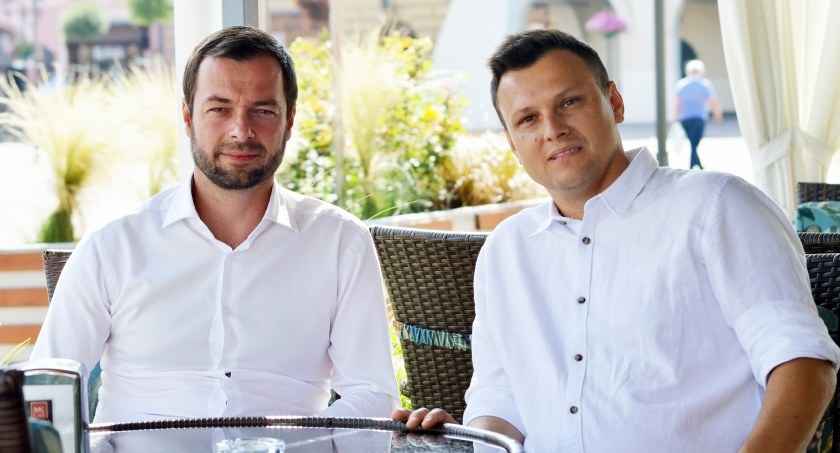Na zdjęciu kandydaci do Sejmu z listy Trzeciej Drogi: Bartosz Romowicz i Marcin Nazarewicz. 