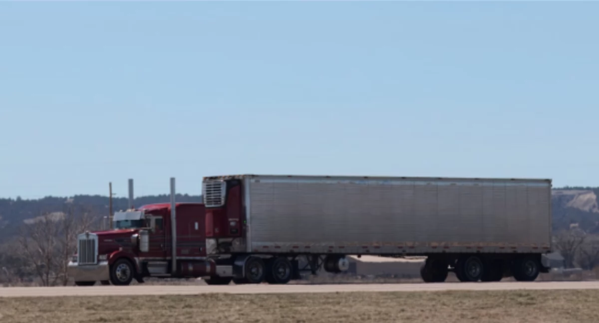 Artykuły Partnera, naczepa wywrotka usprawnia branżę budowlaną - zdjęcie, fotografia