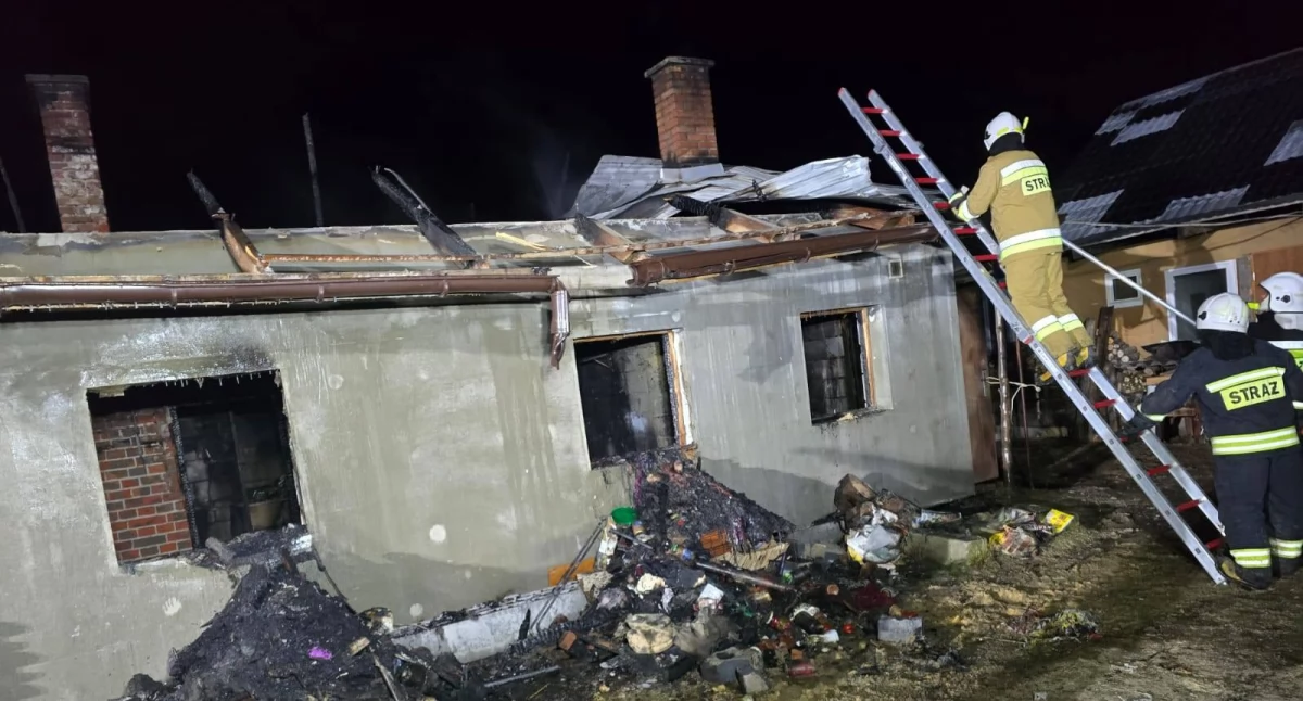 Zdarzenia, Pożar budynku mieszkalnego Bobrówce - zdjęcie, fotografia