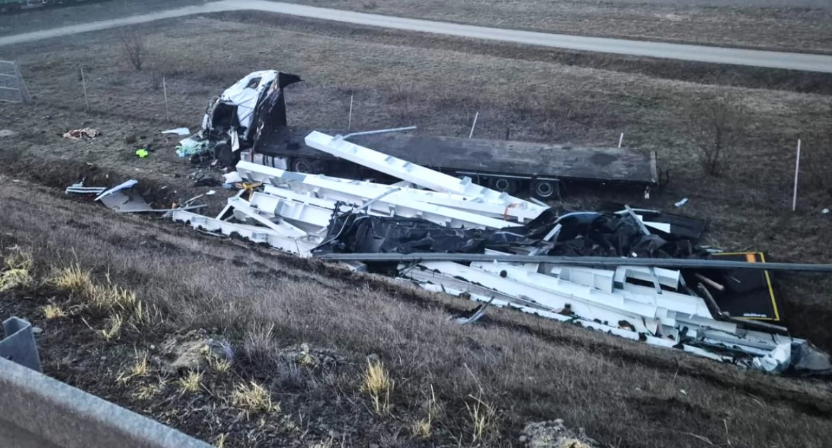 Zdarzenia, spadł nasypu autostrady okolicach Przeworska Zginął letni kierowca - zdjęcie, fotografia