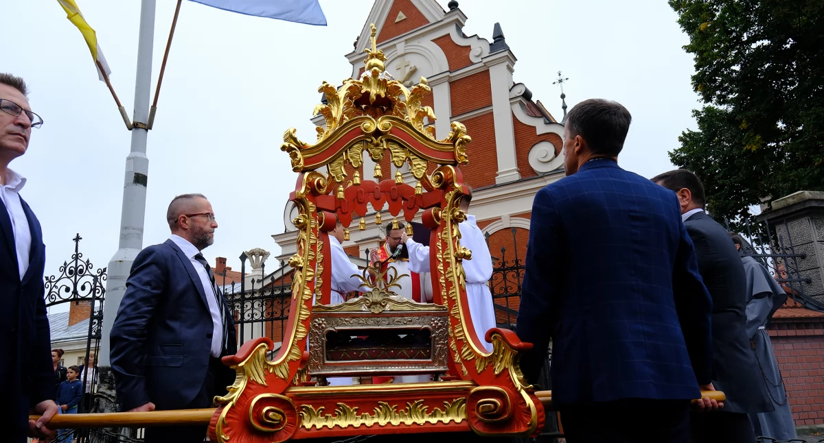 Procesja z relikwiami św. Wincentego przeszła ulicami Przemyśla. Dziś finał Wincentiady. Wystąpią IRA i Dawid Kwiatkowski (ZDJĘCIA)
