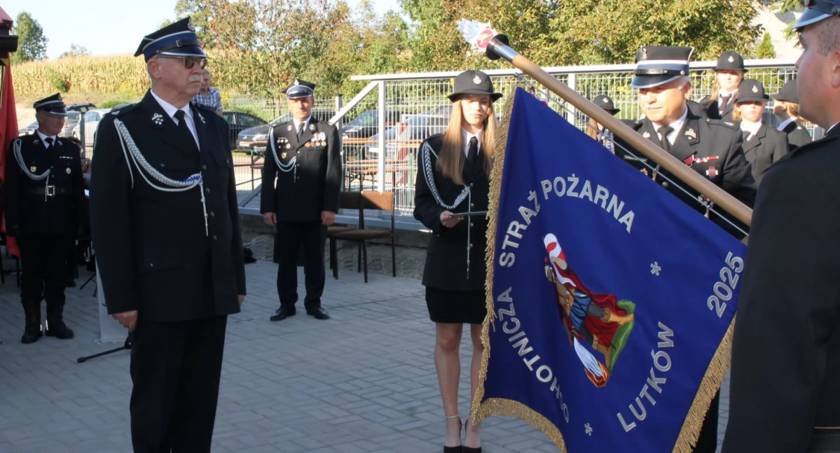 Sztandar dla OSP w Lutkowie (fot. UG Chłopice)