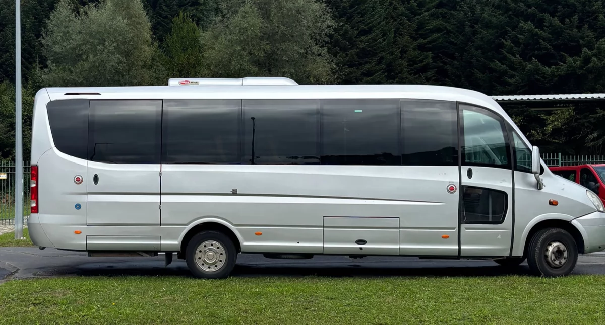 Granica, Pogranicznicy udaremnili próbę wywozu Polski kradzionych rowerów autobusu - zdjęcie, fotografia