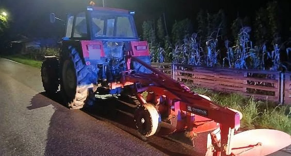 Zdarzenia, Węgierce pijany latek kierował ciągnikiem rolniczym podpiętym pługiem Policjantów poprosił wskazanie drogi - zdjęcie, fotografia
