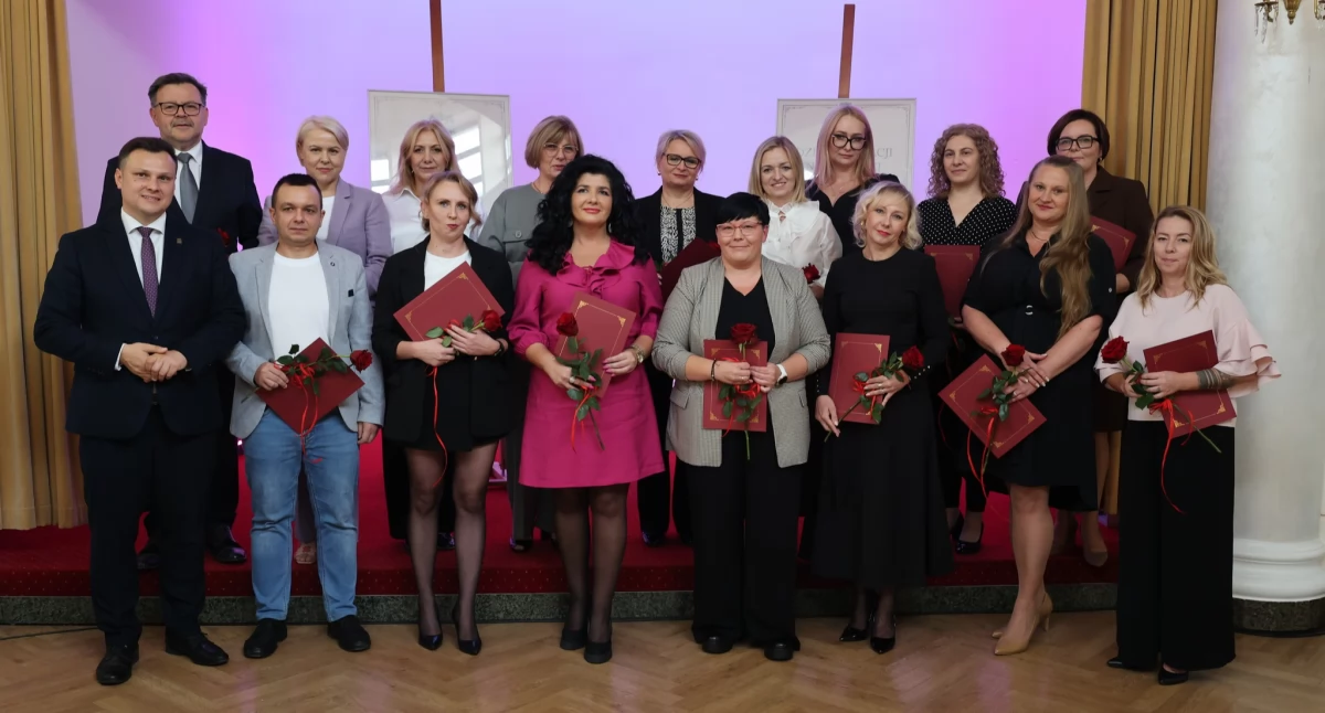 Samorząd, Wyrazili wdzięczność nauczycielom Dzień Edukacji Narodowej Jarosławiu (ZDJĘCIA) - zdjęcie, fotografia