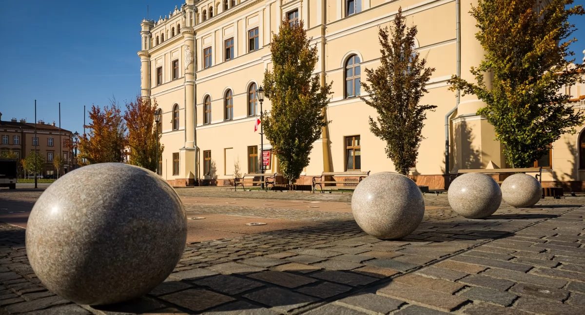Samorząd, Rynku Jarosławiu pojawiły granitowe - zdjęcie, fotografia