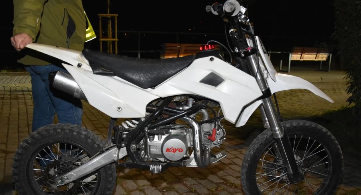 Komunikaty, Policjanci poszukują właściciela motocykla porzuconego Pasieka Jarosławiu - zdjęcie, fotografia