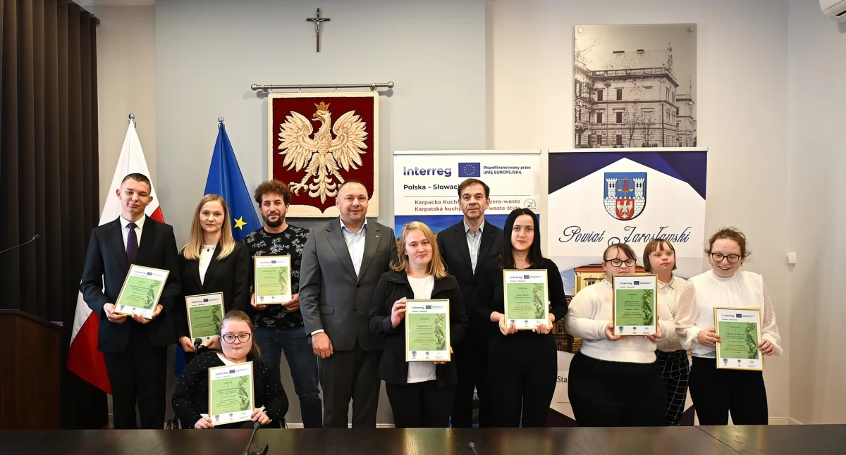 Zwycięska Drużyna Zero Waste z OSW im. Jana Pawła II gościła u starosty jarosławskiego