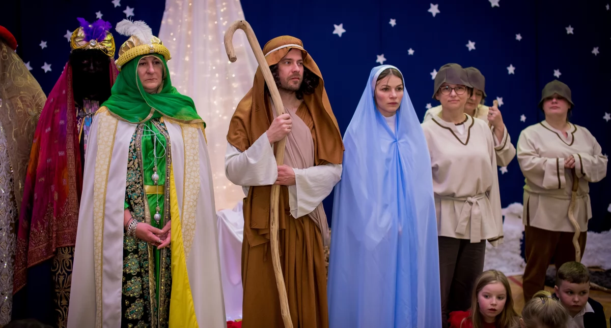 Szkoły podstawowe, Jasełka Kiermasz Bożonarodzeniowy szkole Podstawowej Cieszacinie Wielkim (ZDJĘCIA) - zdjęcie, fotografia