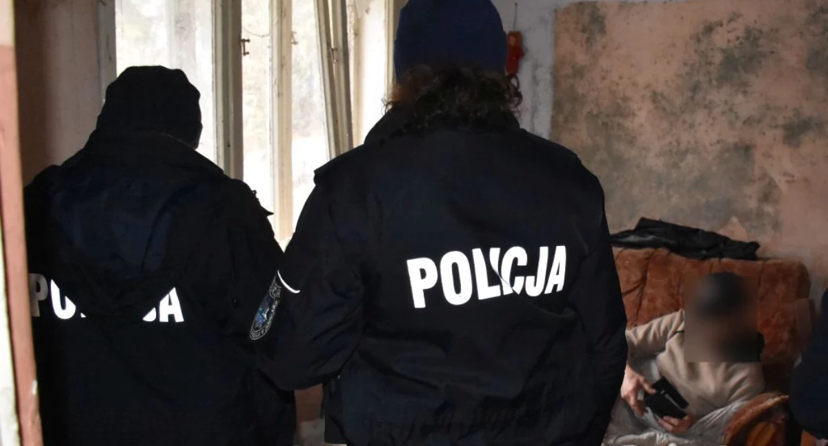 Zdarzenia, Policjanci pomogli osobom zagrożonym wychłodzeniem - zdjęcie, fotografia