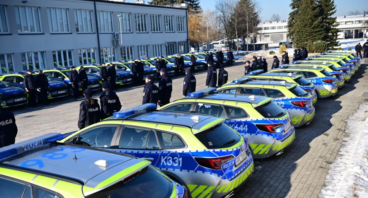 Komunikaty, miejskich powiatowych komend policji Podkarpacia trefiło nowych radiowozów - zdjęcie, fotografia