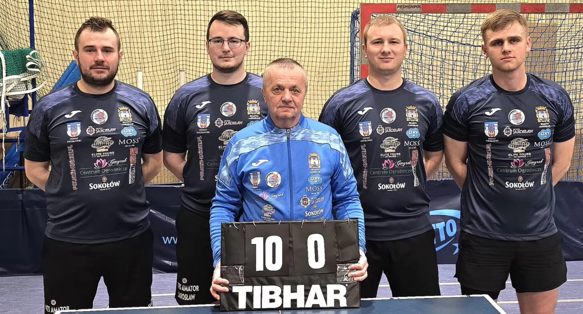 Tenis stołowy, Amator Jarosław wygrywa liderem grupy - zdjęcie, fotografia