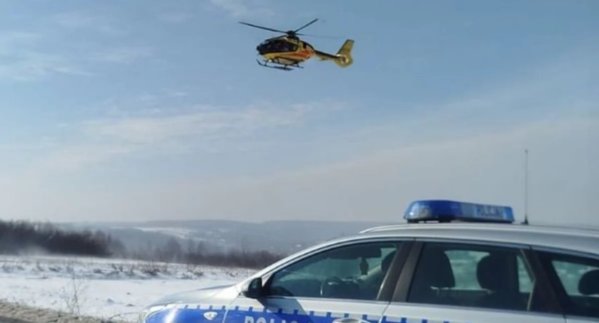 Zdarzenia, Zjechała autem pojeździe było niemowlę miejsce skierowano śmigłowiec - zdjęcie, fotografia