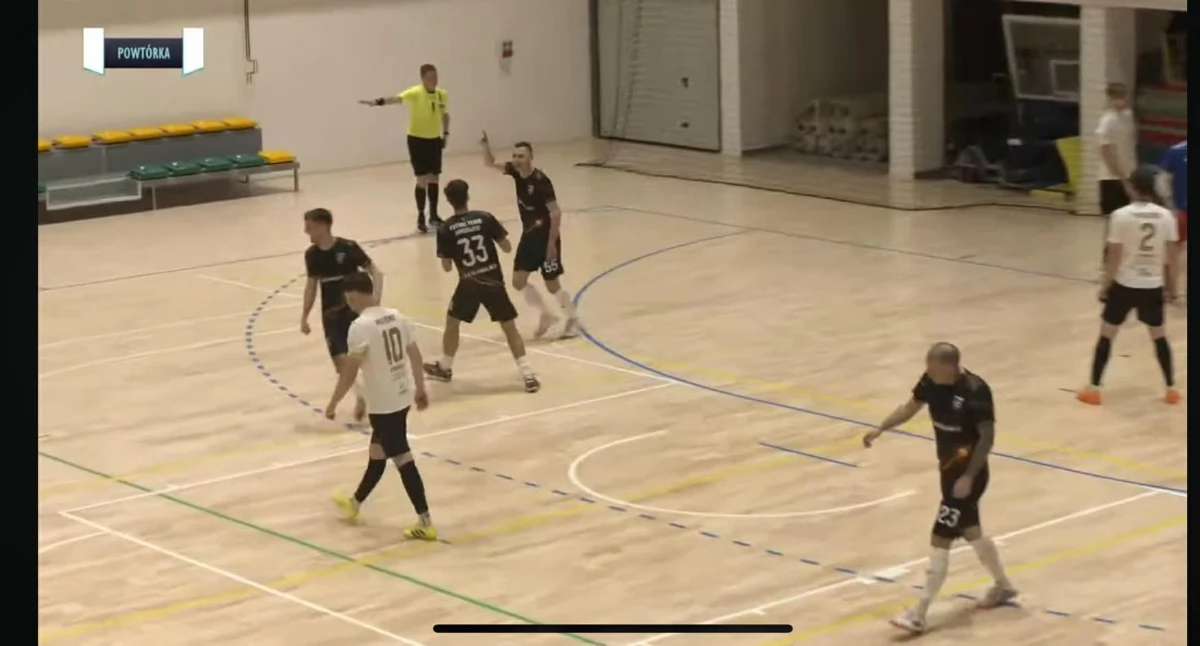 Futsal, Project Futsal Jarosław wygrywa stawia pierwszy drodze awansu ligi! - zdjęcie, fotografia