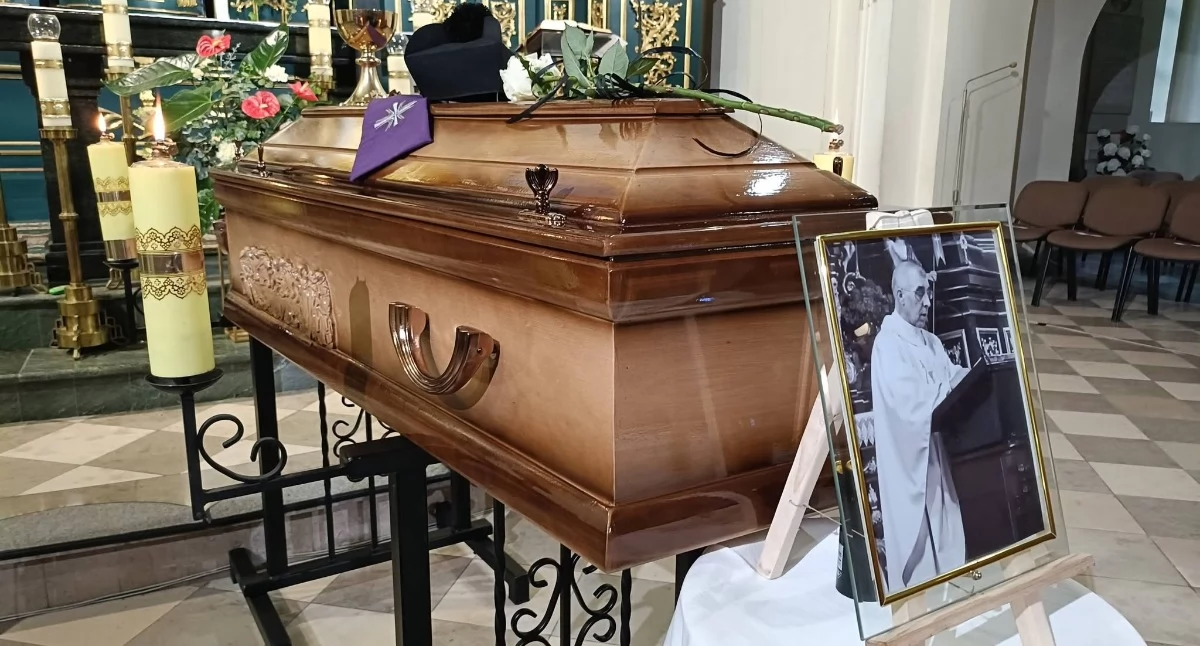 FOT. Jarosławskie Opactwo - po tragedii