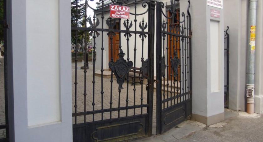 Przebudowa bramy na Nowym Cmentarzu Jarosławiu 