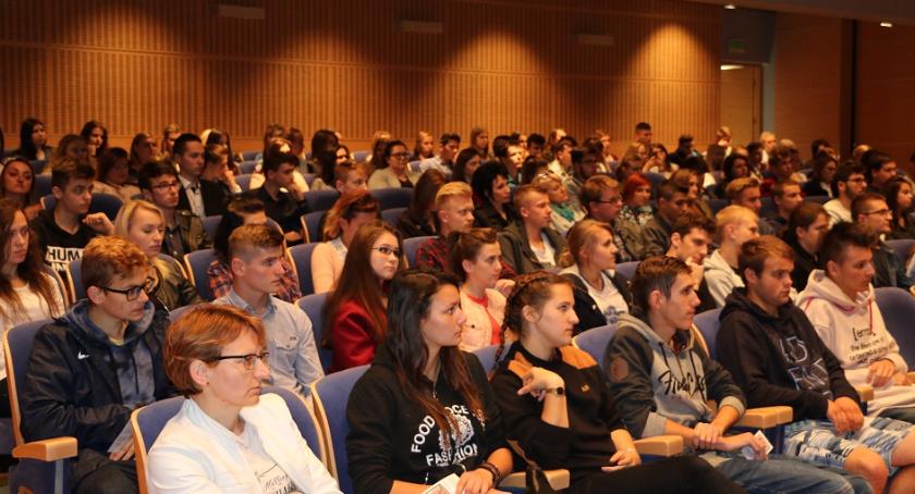 Koncert był podziękowaniem złożonym aktywnej młodzieży z powiatu jarosławskiego. Mr. Pollack na scenie Sali koncertowej szkoły muzycznej 