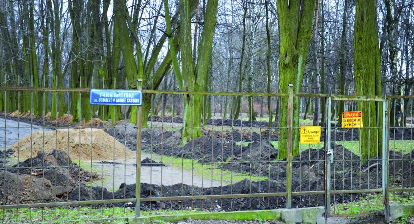 Nad inwestycją w parku czuwa członek Stowarzyszenia „Rozwój i Postęp”