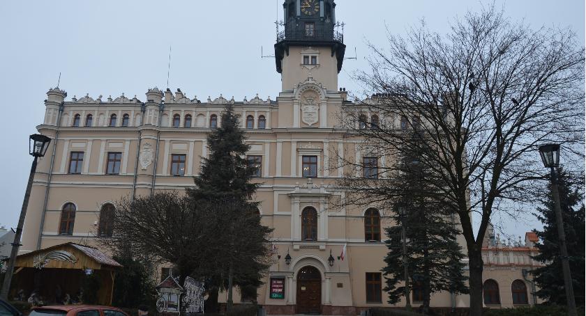 Kolejni urzędnicy sami odchodzą