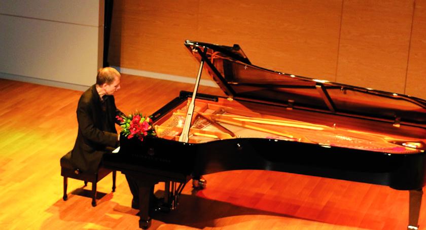 Amerykański pianista koncertował