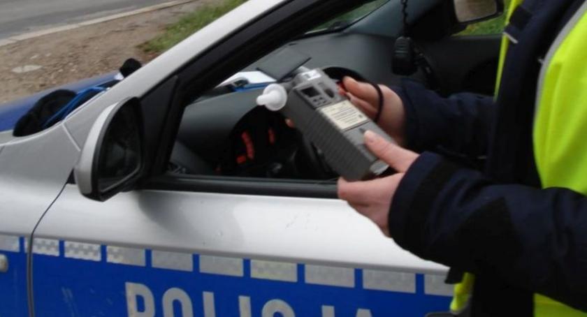 Prowadził po alkoholu i... sam zadzwonił pod 112 