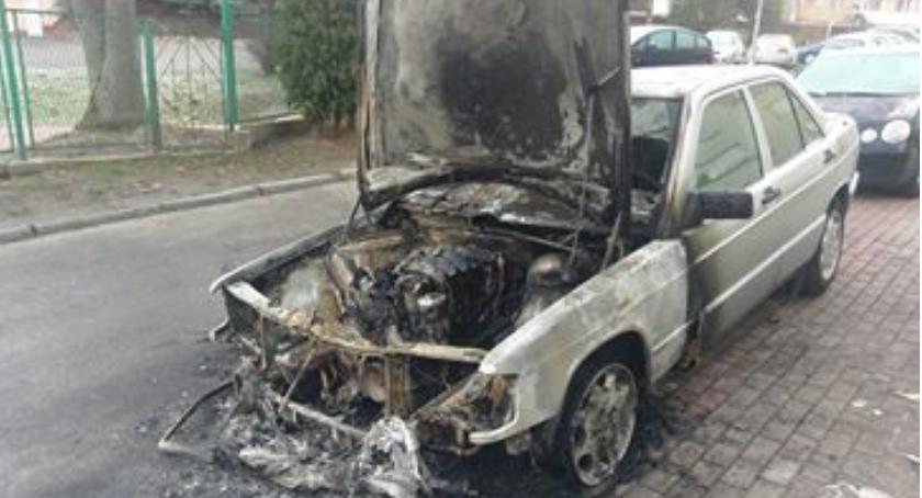 Spalone auta na os. Witosa