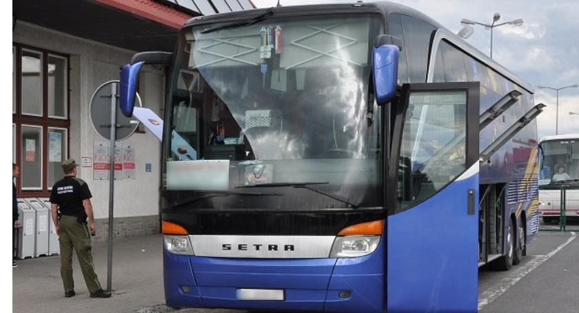  Pasażer autobusu leżał w kałuży krwi