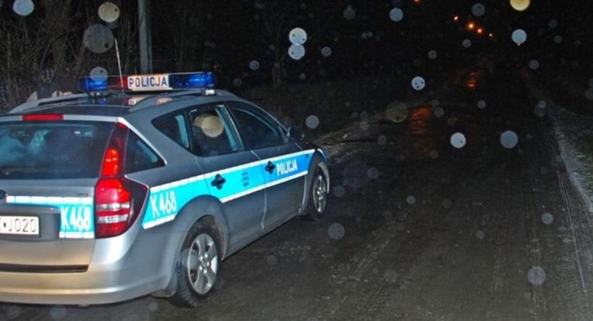 Autobus z pasażerami zsunął się do rowu 