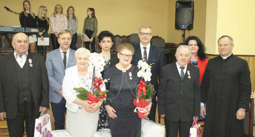 Złote Gody i róże na Dzień Kobiet