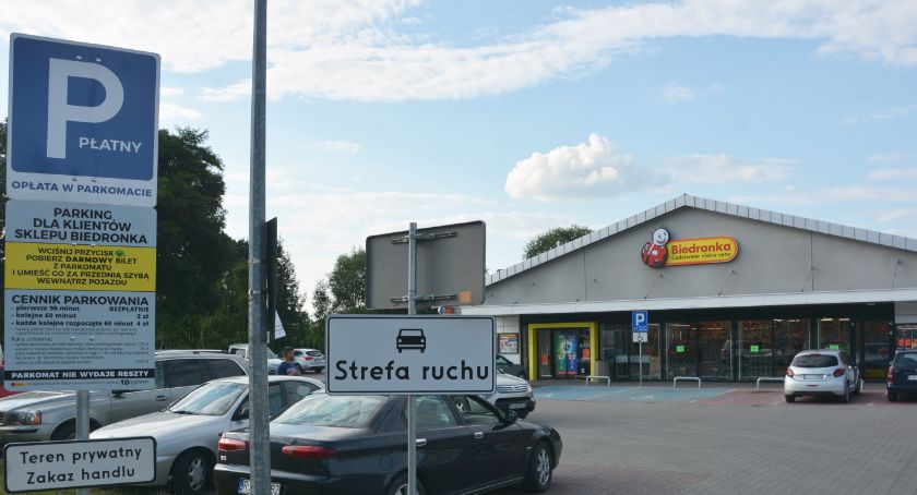 90 złotych za brak biletu na parkingu Biedronki