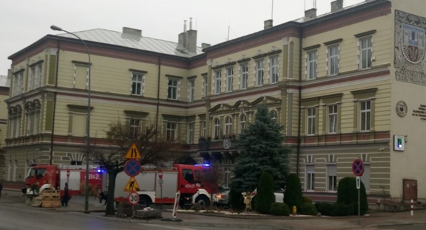 Alarm bombowy w starostwie 