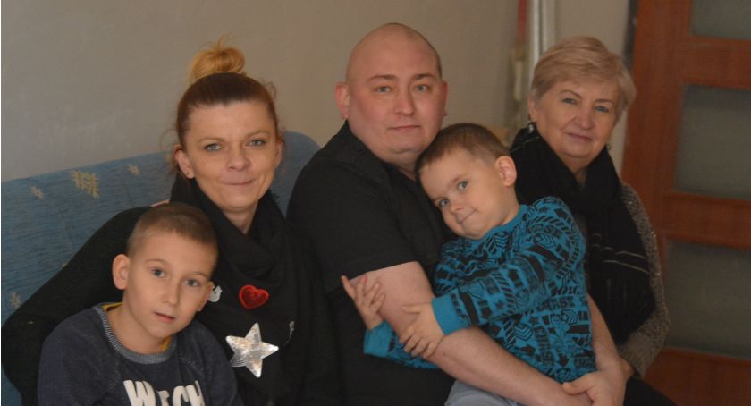 Zbiórka pieniędzy przed kościołami dla Damiana Iwosy 