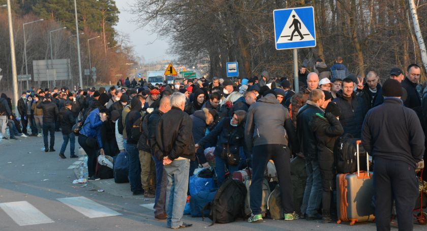 Tłumy Ukraińców przed granicą w Korczowej