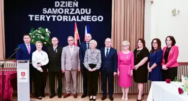 Złote i srebrne medale za długoletnią służbę dla pracowników Urzędu Gminy w Wiązownicy